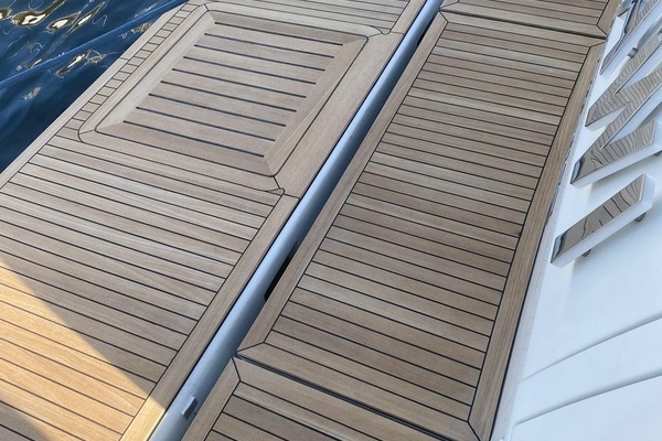 2008 Azimut 62