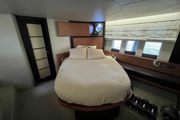 2008 Azimut 62