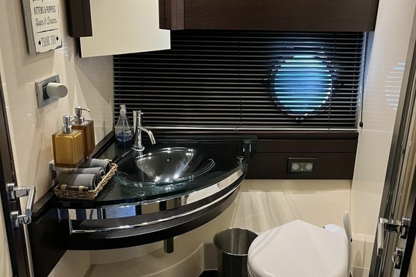 2008 Azimut 62
