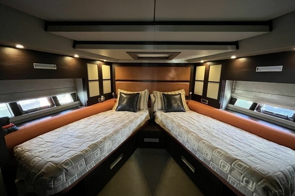 2008 Azimut 62