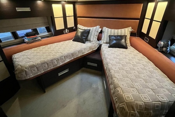 2008 Azimut 62