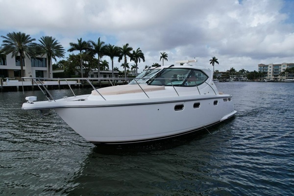 Photo of the 2008 Tiara Yachts 3500 Sovran