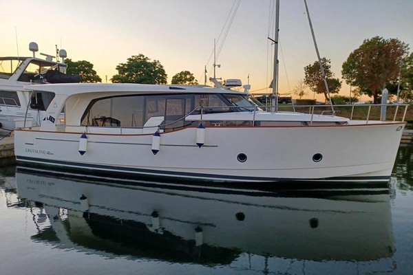 40ft Greenline Yacht For Sale