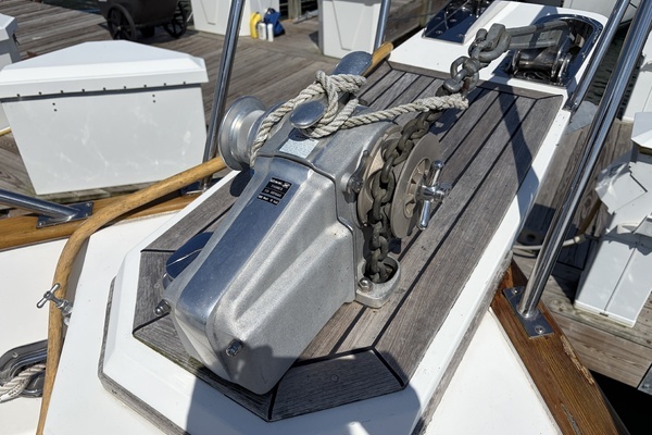 2001 Grand Banks 42
