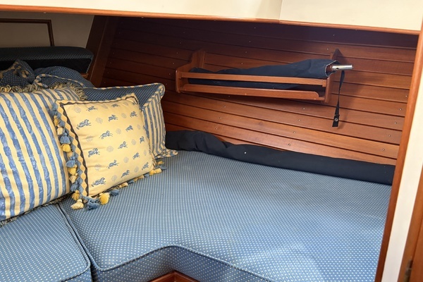 2001 Grand Banks 42