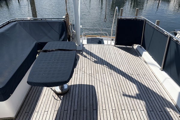 2001 Grand Banks 42