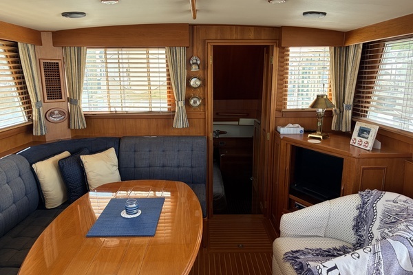 2001 Grand Banks 42