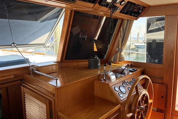 2001 Grand Banks 42