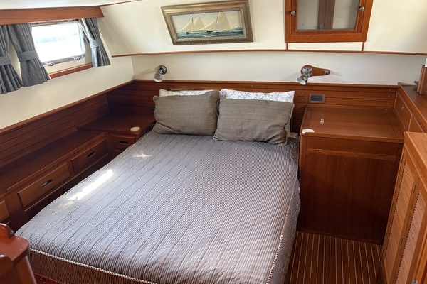 2001 Grand Banks 42