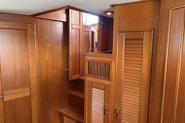 2001 Grand Banks 42