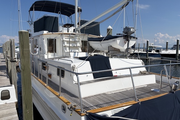 2001 Grand Banks 42