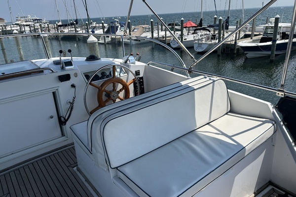 2001 Grand Banks 42