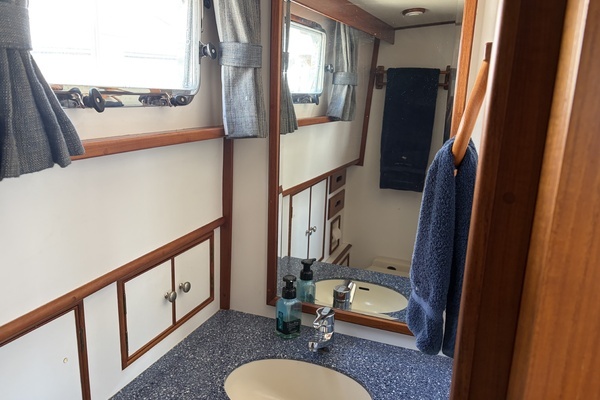 2001 Grand Banks 42