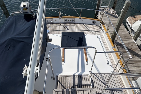 2001 Grand Banks 42