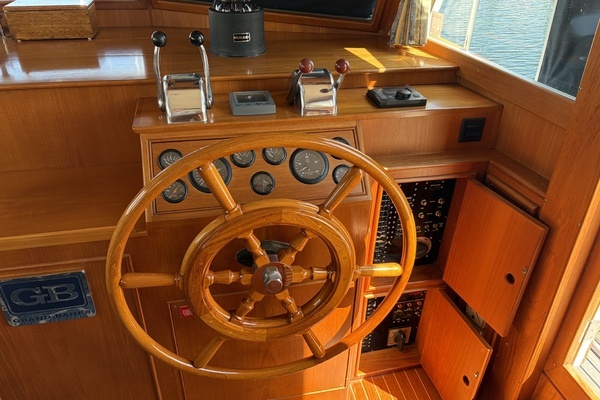 2001 Grand Banks 42