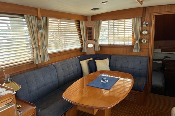 2001 Grand Banks 42