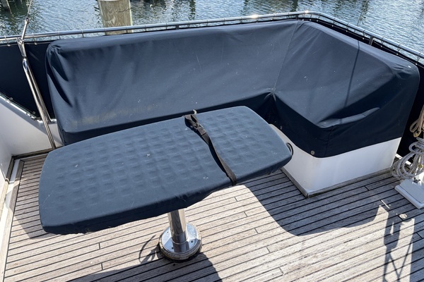 2001 Grand Banks 42