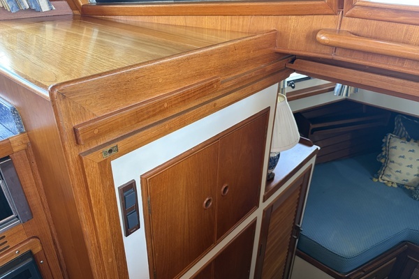 2001 Grand Banks 42
