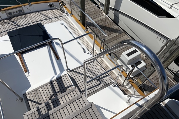2001 Grand Banks 42