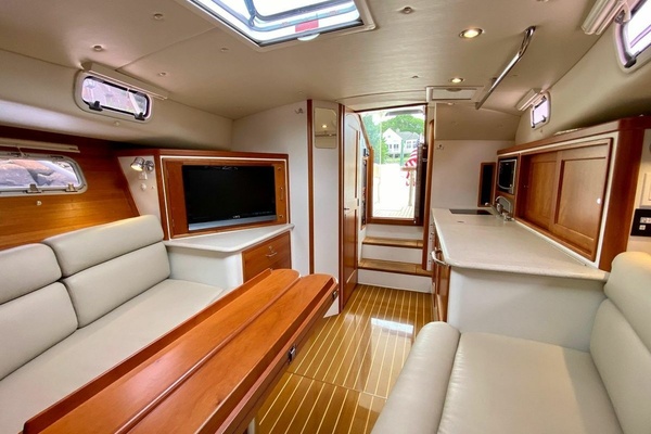 36ft MJM Yacht For Sale