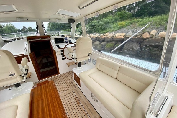 36ft MJM Yacht For Sale