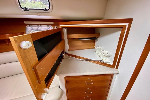 36ft MJM Yacht For Sale