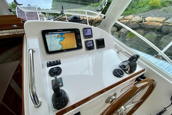 36ft MJM Yacht For Sale