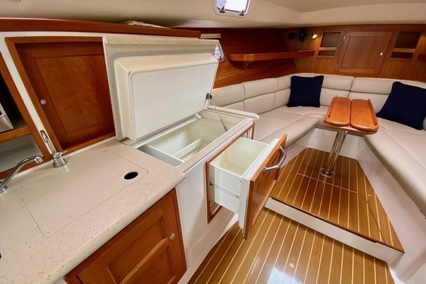 36ft MJM Yacht For Sale