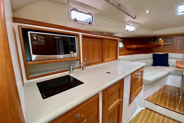 36ft MJM Yacht For Sale