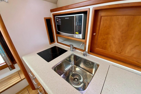 36ft MJM Yacht For Sale