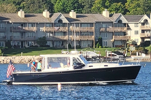 36ft MJM Yacht For Sale