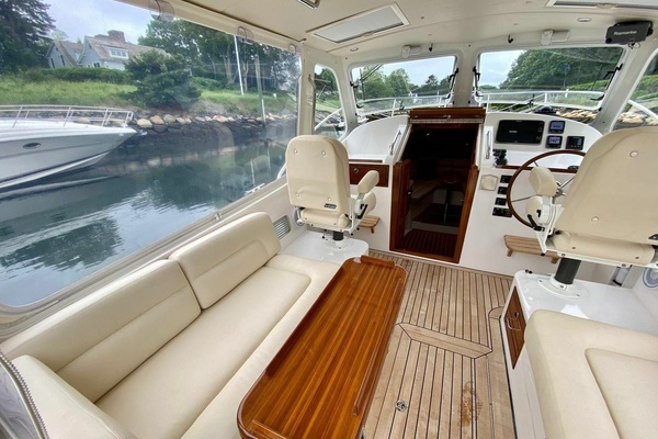 36ft MJM Yacht For Sale