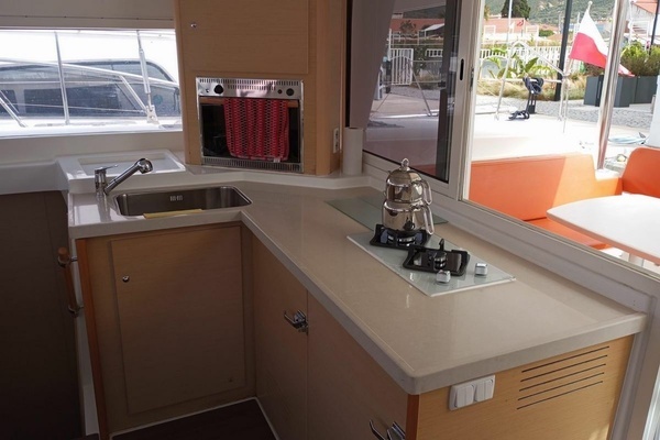 Photo of the 2010 Lagoon 400 S2