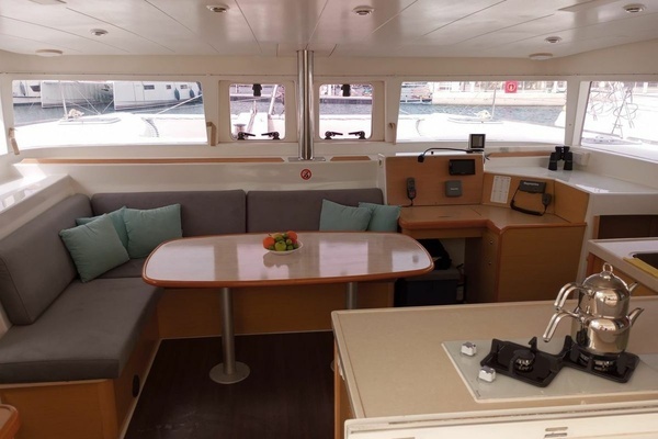 Photo of the 2010 Lagoon 400 S2