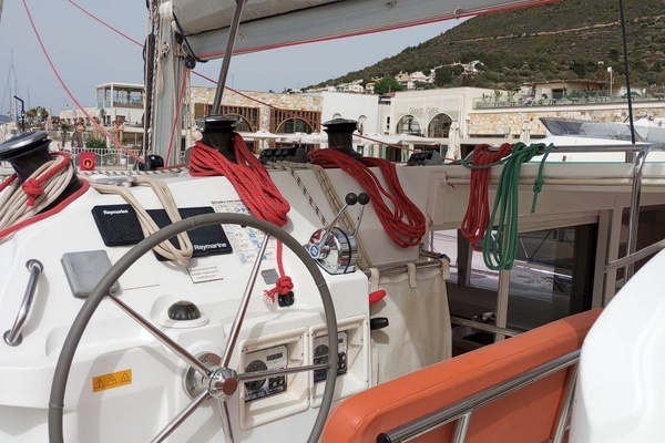 40ft Lagoon Yacht For Sale
