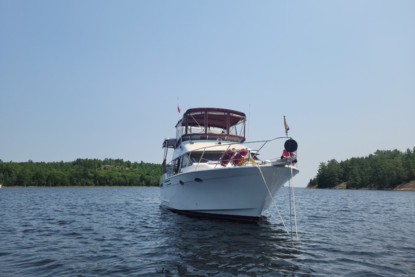 42' Ocean Alexander forward profile