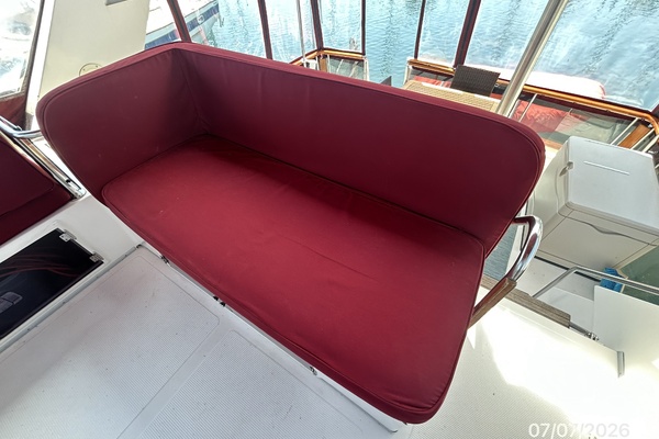 42' Ocean Alexander flybridge aft seating