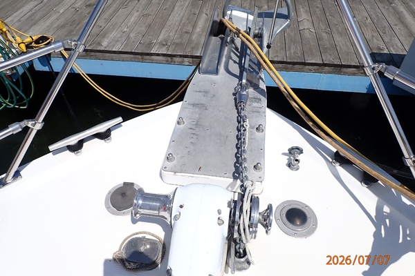 42' Ocean Alexander anchor windlass2