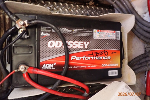 42' Ocean Alexander battery3