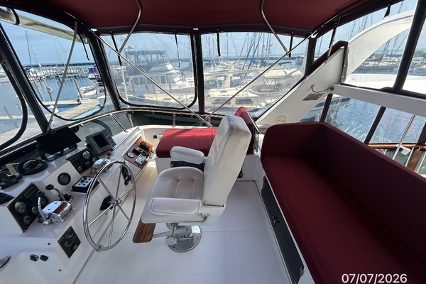 42' Ocean Alexander flybridge starboard