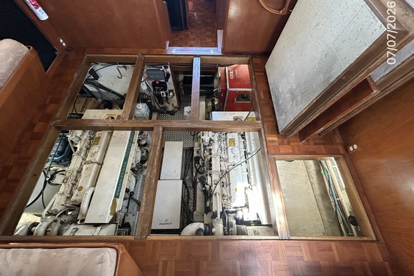 42' Ocean Alexander engine room access