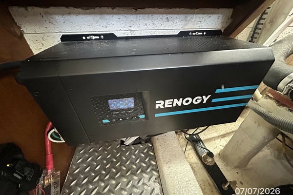 42' Ocean Alexander inverter