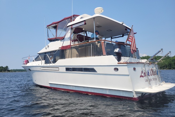 42' Ocean Alexander port aft profile