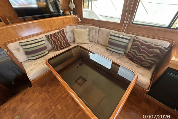 42' Ocean Alexander salon port aft seating