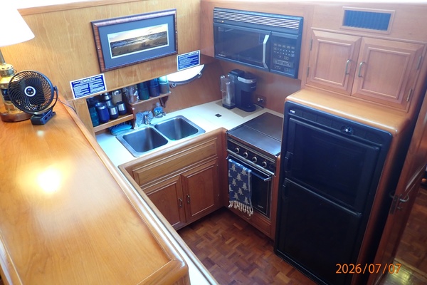 42' Ocean Alexander galley1