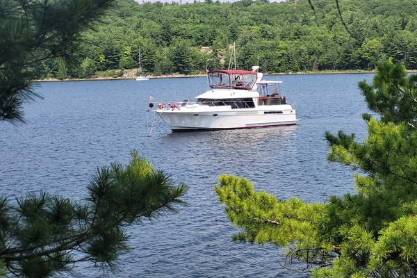 42' Ocean Alexander port forward profile1