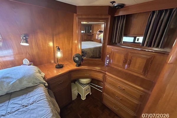 42' Ocean Alexander master stateroom desk-vanity