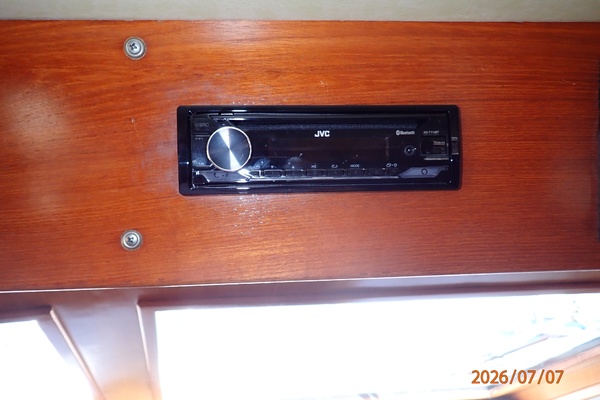 42' Ocean Alexander salon stereo