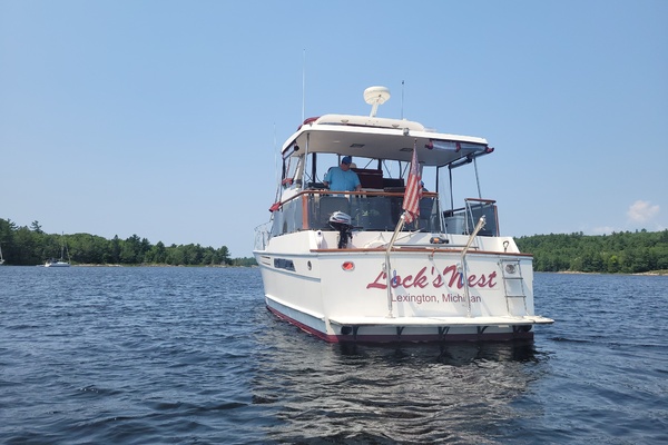 42' Ocean Alexander aft profile