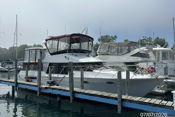 42' Ocean Alexander starboard forward profile2
